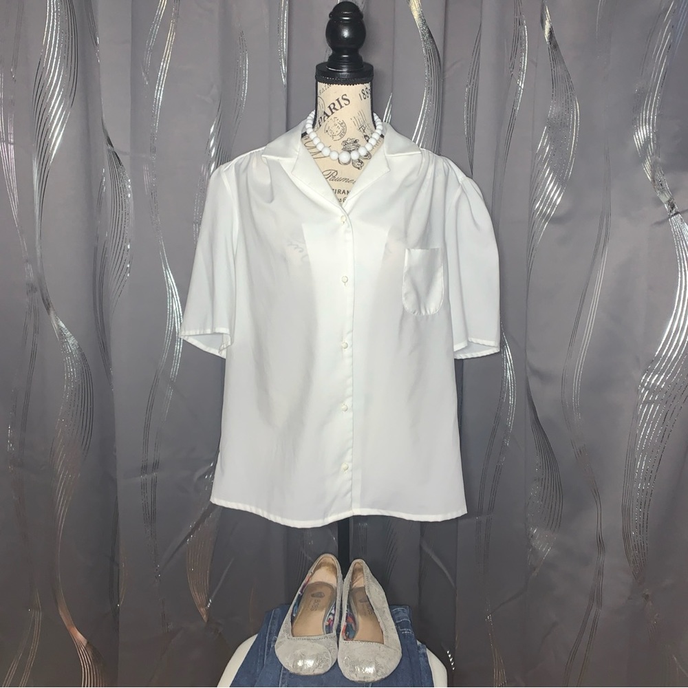 Vintage Kaki Robert’s California White Short Sleeve Button Blouse Size 40 (med)